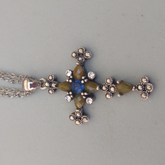Gorgeous Cross Necklace  jewelry necklace - Picture 2 of 9